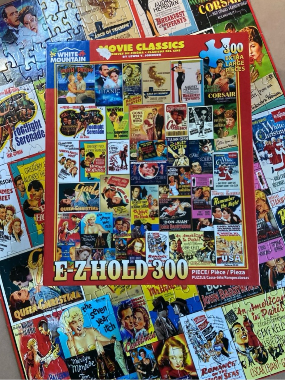 White Mountain Movie Classics 300-EZ Hold Piece Puzzle *1 chewed piece